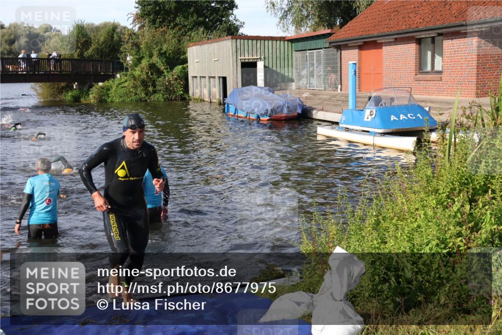 31.08.2025 - Elbe Triathlon Hamburg Luisa Fischer http://msf.ph/oto/8677975 31.08.2025 09:21:31 Schwimmen 691, 769 meine-sportfotos.de