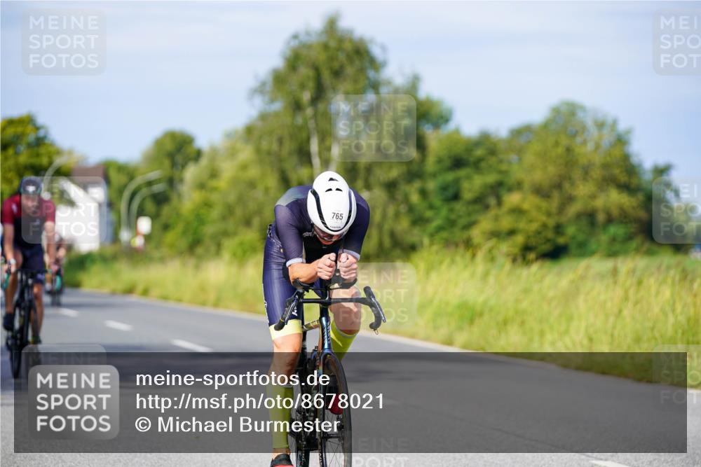 31.08.2025 - Elbe Triathlon Hamburg Michael Burmester http://msf.ph/oto/8678021 31.08.2025 10:32:33 Radfahren 811, 896, 932, 1168, 1185, 1226, 1240 meine-sportfotos.de