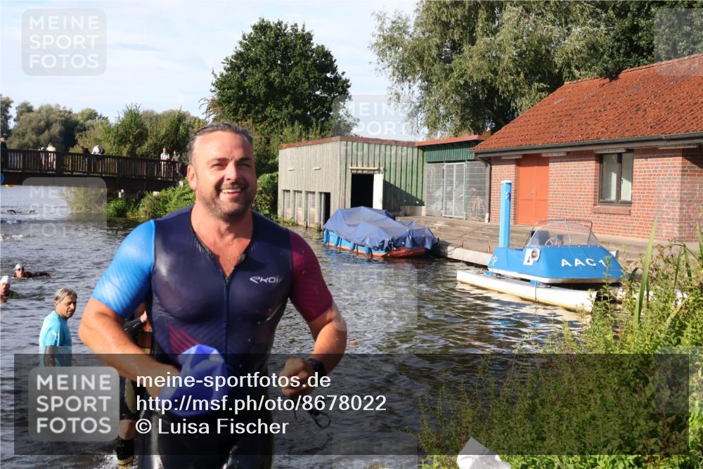 31.08.2025 - Elbe Triathlon Hamburg Luisa Fischer http://msf.ph/oto/8678022 31.08.2025 09:22:00 Schwimmen 612, 696, 752 meine-sportfotos.de