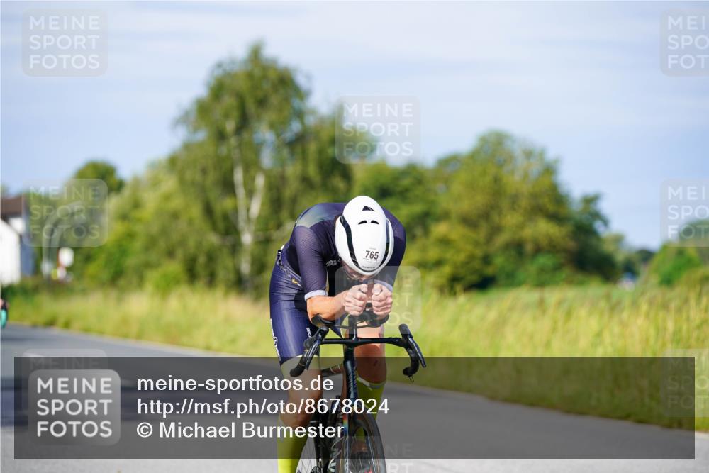 31.08.2025 - Elbe Triathlon Hamburg Michael Burmester http://msf.ph/oto/8678024 31.08.2025 10:32:33 Radfahren 811, 896, 932, 1168, 1185, 1226, 1240 meine-sportfotos.de