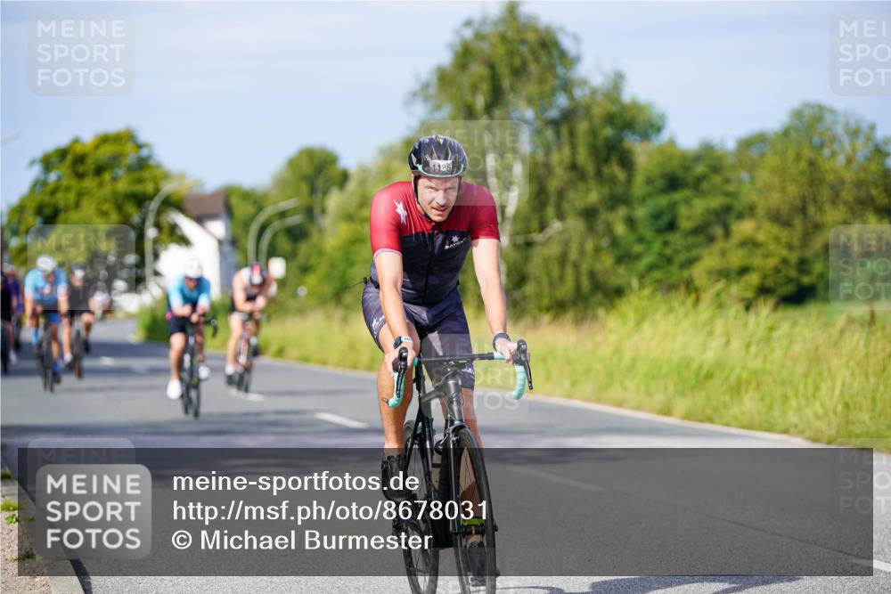 31.08.2025 - Elbe Triathlon Hamburg Michael Burmester http://msf.ph/oto/8678031 31.08.2025 10:32:34 Radfahren 811, 896, 932, 1168, 1174, 1185, 1226, 1240 meine-sportfotos.de