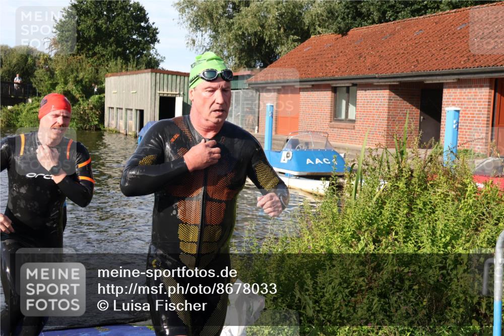 31.08.2025 - Elbe Triathlon Hamburg Luisa Fischer http://msf.ph/oto/8678033 31.08.2025 09:22:04 Schwimmen 696, 752 meine-sportfotos.de