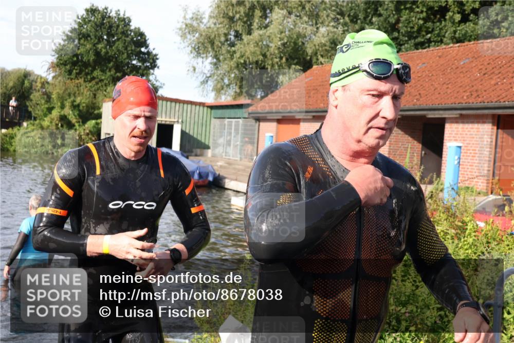 31.08.2025 - Elbe Triathlon Hamburg Luisa Fischer http://msf.ph/oto/8678038 31.08.2025 09:22:04 Schwimmen 696, 752 meine-sportfotos.de