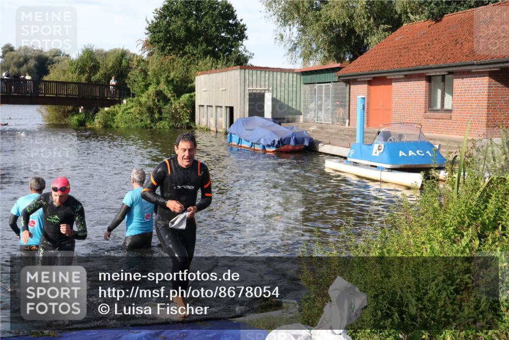 31.08.2025 - Elbe Triathlon Hamburg Luisa Fischer http://msf.ph/oto/8678054 31.08.2025 09:22:22 Schwimmen 700, 764 meine-sportfotos.de