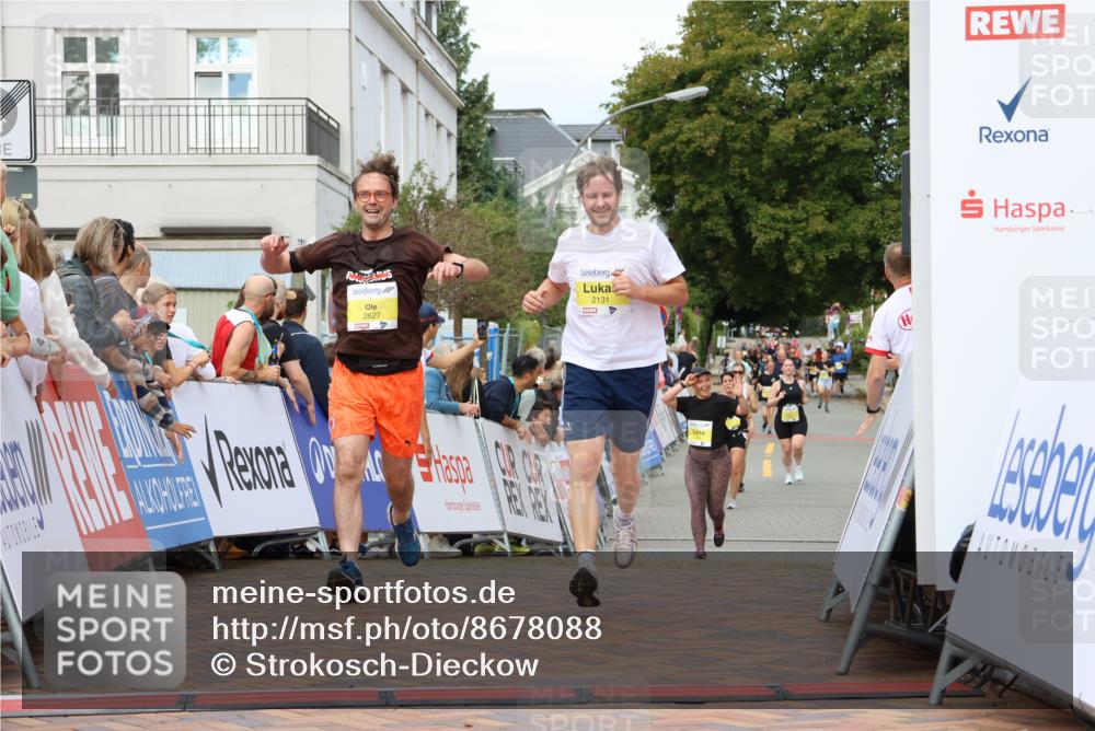 31.08.2025 - 21. Blankeneser Heldenlauf Strokosch-Dieckow http://msf.ph/oto/8678088 31.08.2025 10:32:17 Ziel 2418, 2131, 2182, 2627 meine-sportfotos.de