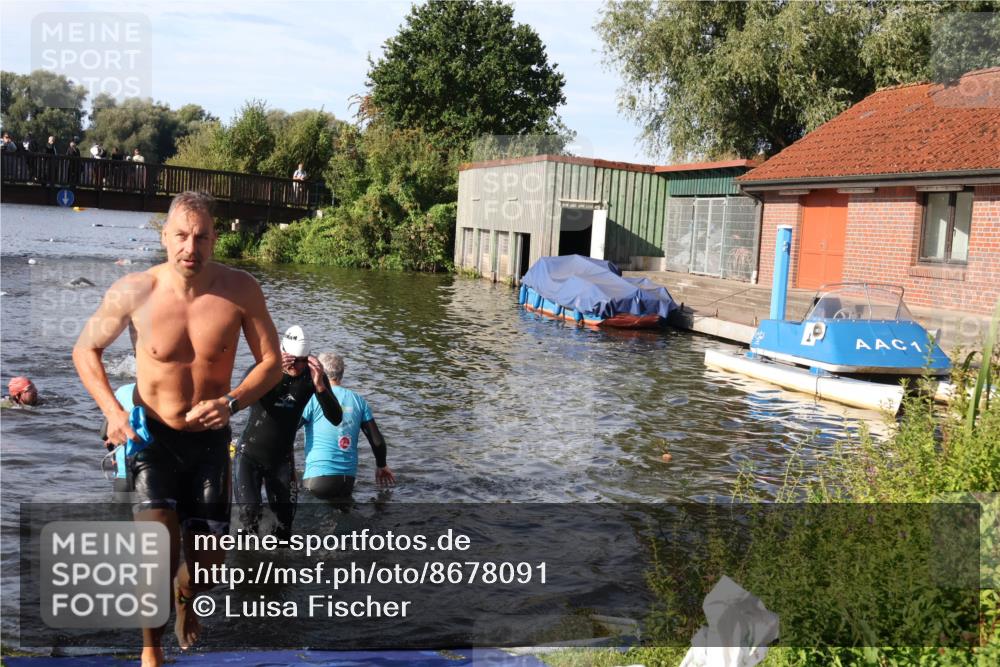 31.08.2025 - Elbe Triathlon Hamburg Luisa Fischer http://msf.ph/oto/8678091 31.08.2025 09:22:38 Schwimmen 710, 727, 766 meine-sportfotos.de