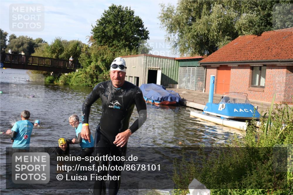 31.08.2025 - Elbe Triathlon Hamburg Luisa Fischer http://msf.ph/oto/8678101 31.08.2025 09:22:41 Schwimmen 587, 710, 727, 766 meine-sportfotos.de