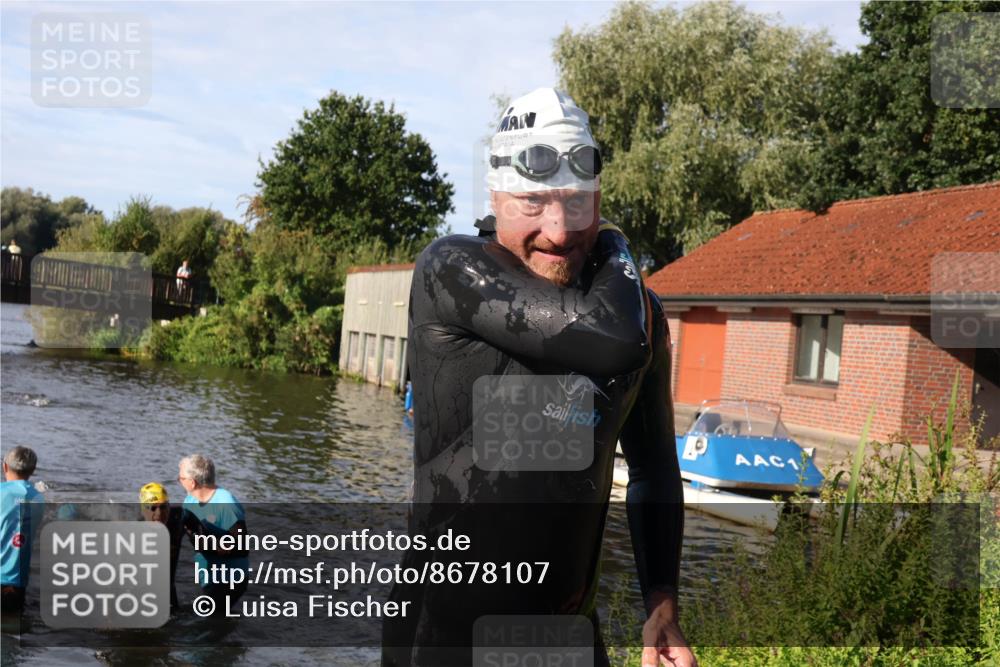 31.08.2025 - Elbe Triathlon Hamburg Luisa Fischer http://msf.ph/oto/8678107 31.08.2025 09:22:42 Schwimmen 587, 710, 727, 766 meine-sportfotos.de