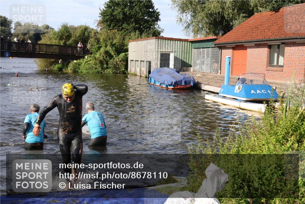 31.08.2025 - Elbe Triathlon Hamburg Luisa Fischer http://msf.ph/oto/8678110 31.08.2025 09:22:44 Schwimmen 587, 667, 710, 766 meine-sportfotos.de