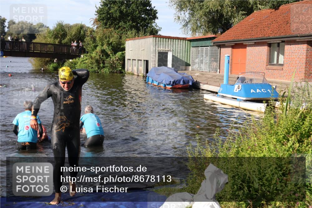 31.08.2025 - Elbe Triathlon Hamburg Luisa Fischer http://msf.ph/oto/8678113 31.08.2025 09:22:45 Schwimmen 587, 667, 766 meine-sportfotos.de