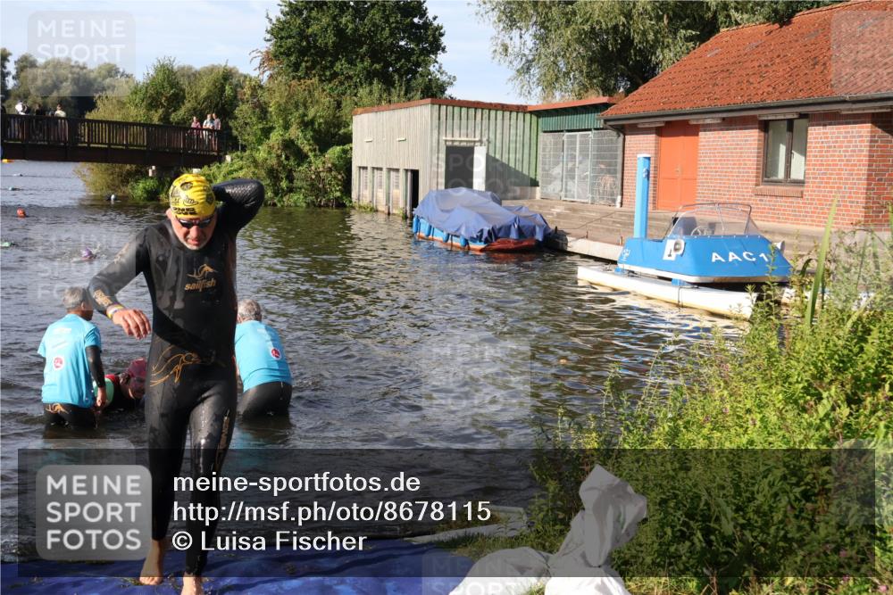 31.08.2025 - Elbe Triathlon Hamburg Luisa Fischer http://msf.ph/oto/8678115 31.08.2025 09:22:45 Schwimmen 587, 667, 766 meine-sportfotos.de