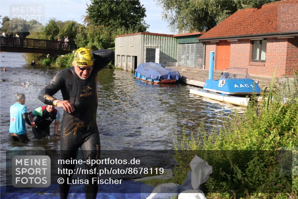 31.08.2025 - Elbe Triathlon Hamburg Luisa Fischer http://msf.ph/oto/8678119 31.08.2025 09:22:46 Schwimmen 587, 667, 766 meine-sportfotos.de