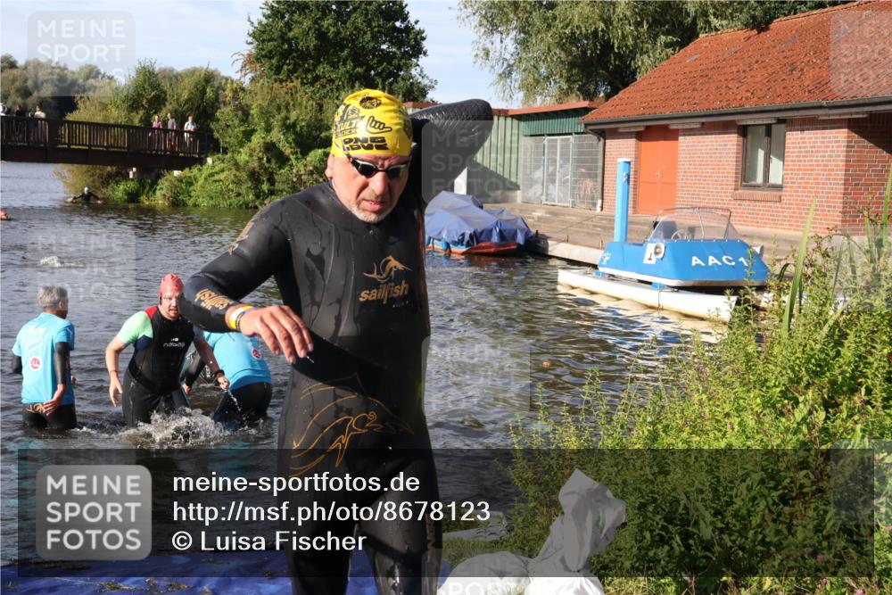 31.08.2025 - Elbe Triathlon Hamburg Luisa Fischer http://msf.ph/oto/8678123 31.08.2025 09:22:47 Schwimmen 587, 667, 766 meine-sportfotos.de