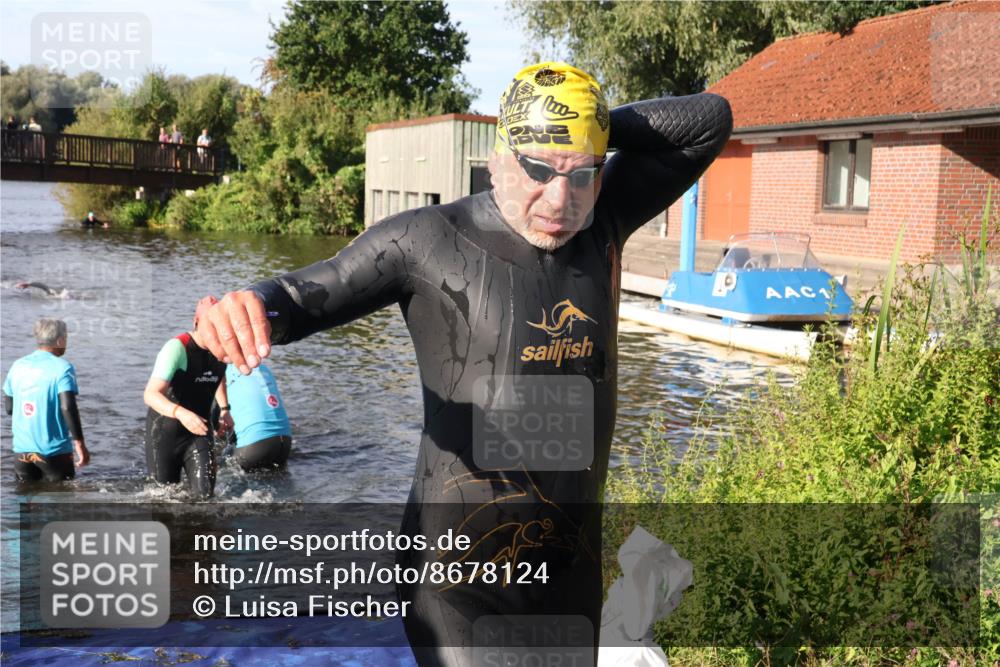 31.08.2025 - Elbe Triathlon Hamburg Luisa Fischer http://msf.ph/oto/8678124 31.08.2025 09:22:47 Schwimmen 587, 667, 766 meine-sportfotos.de