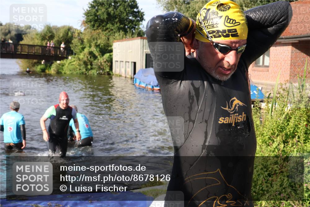 31.08.2025 - Elbe Triathlon Hamburg Luisa Fischer http://msf.ph/oto/8678126 31.08.2025 09:22:47 Schwimmen 587, 667, 766 meine-sportfotos.de
