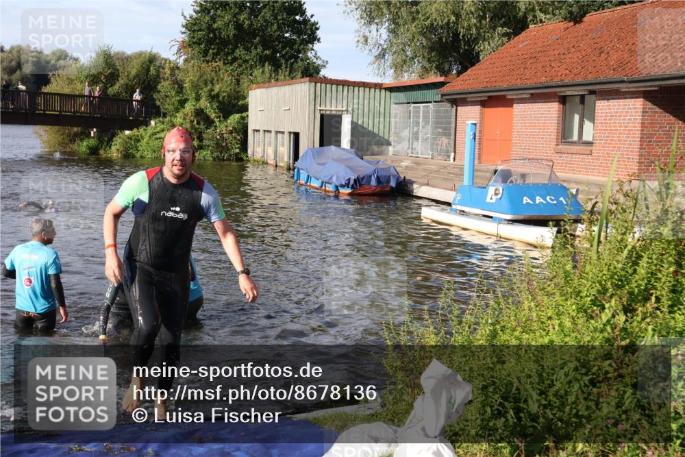 31.08.2025 - Elbe Triathlon Hamburg Luisa Fischer http://msf.ph/oto/8678136 31.08.2025 09:22:49 Schwimmen 587, 667, 766 meine-sportfotos.de