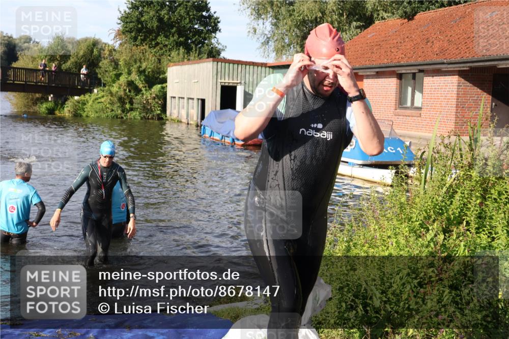31.08.2025 - Elbe Triathlon Hamburg Luisa Fischer http://msf.ph/oto/8678147 31.08.2025 09:22:51 Schwimmen 587, 667 meine-sportfotos.de