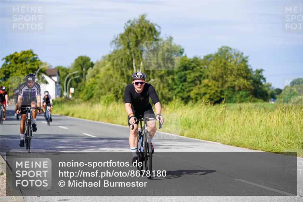 31.08.2025 - Elbe Triathlon Hamburg Michael Burmester http://msf.ph/oto/8678180 31.08.2025 10:33:20 Radfahren 908, 944, 1119, 1157, 1177, 1191 meine-sportfotos.de