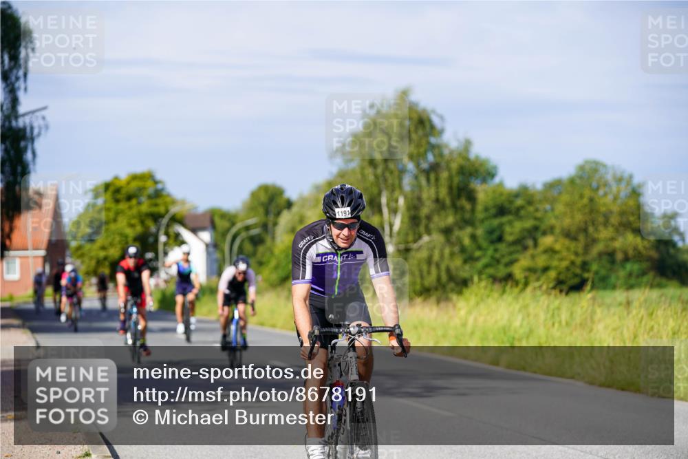 31.08.2025 - Elbe Triathlon Hamburg Michael Burmester http://msf.ph/oto/8678191 31.08.2025 10:33:22 Radfahren 826, 908, 944, 1119, 1157, 1177, 1191 meine-sportfotos.de