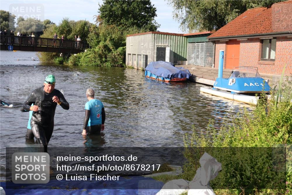 31.08.2025 - Elbe Triathlon Hamburg Luisa Fischer http://msf.ph/oto/8678217 31.08.2025 09:23:15 Schwimmen 739, 744 meine-sportfotos.de