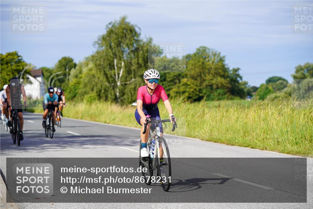 31.08.2025 - Elbe Triathlon Hamburg Michael Burmester http://msf.ph/oto/8678231 31.08.2025 10:33:28 Radfahren 826, 838, 850, 859, 908, 944, 1211, 1235, 1241 meine-sportfotos.de