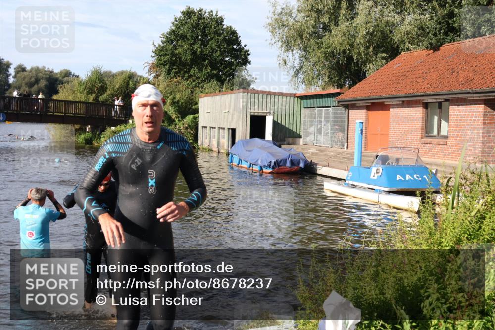 31.08.2025 - Elbe Triathlon Hamburg Luisa Fischer http://msf.ph/oto/8678237 31.08.2025 09:23:31 Schwimmen 689, 761 meine-sportfotos.de
