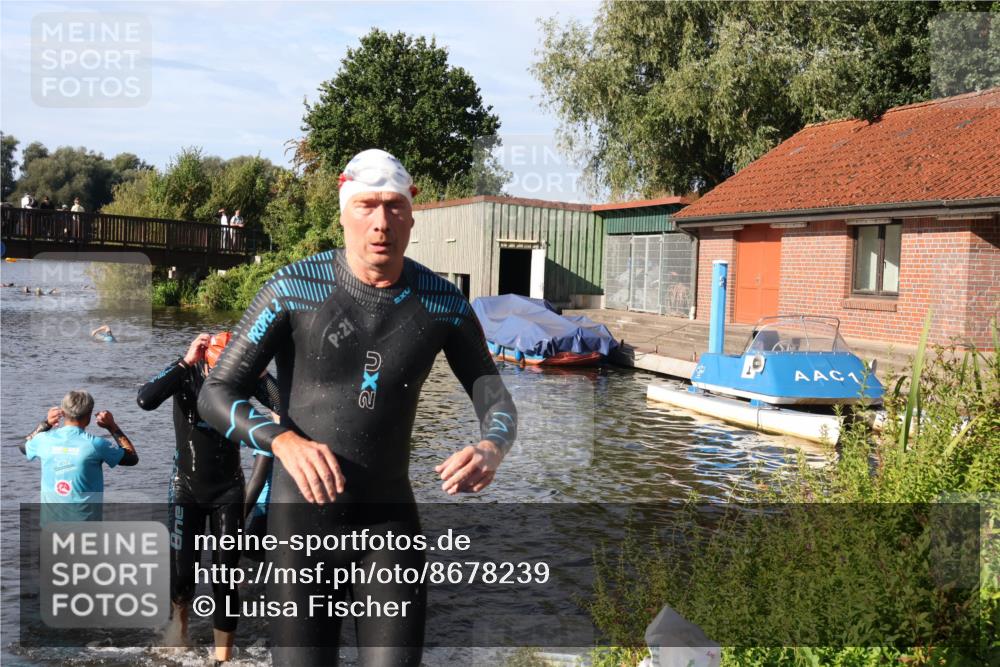 31.08.2025 - Elbe Triathlon Hamburg Luisa Fischer http://msf.ph/oto/8678239 31.08.2025 09:23:31 Schwimmen 689, 761 meine-sportfotos.de