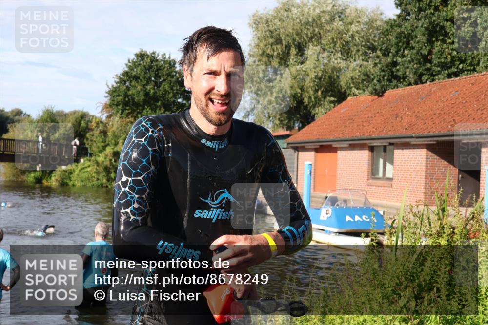 31.08.2025 - Elbe Triathlon Hamburg Luisa Fischer http://msf.ph/oto/8678249 31.08.2025 09:23:35 Schwimmen 689 meine-sportfotos.de