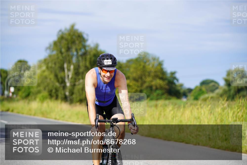 31.08.2025 - Elbe Triathlon Hamburg Michael Burmester http://msf.ph/oto/8678268 31.08.2025 10:33:35 Radfahren 820, 823, 859, 869, 1211 meine-sportfotos.de