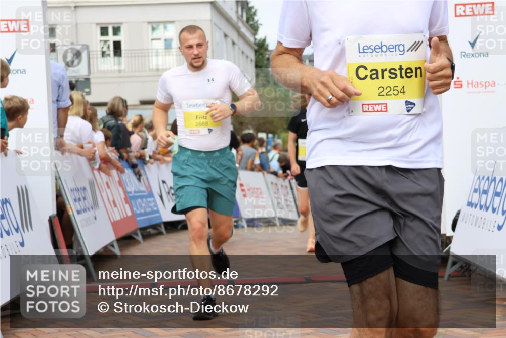 31.08.2025 - 21. Blankeneser Heldenlauf Strokosch-Dieckow http://msf.ph/oto/8678292 31.08.2025 10:26:35 Ziel 2706, 2254, 2497, 2648, 2688, 2007, 2487, 2296 meine-sportfotos.de