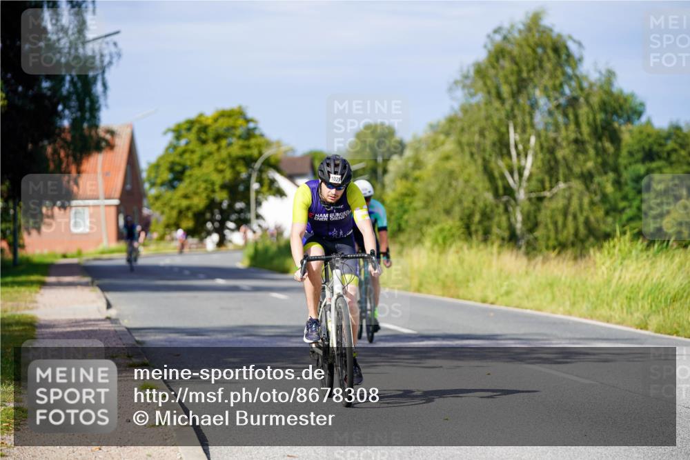 31.08.2025 - Elbe Triathlon Hamburg Michael Burmester http://msf.ph/oto/8678308 31.08.2025 10:33:54 Radfahren 1025, 1238 meine-sportfotos.de