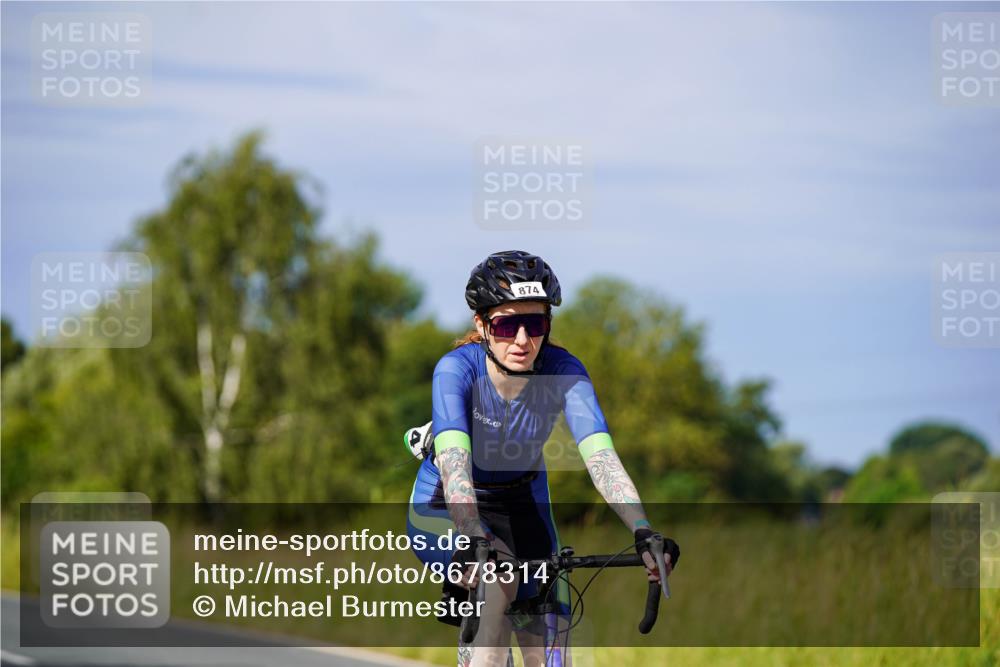 31.08.2025 - Elbe Triathlon Hamburg Michael Burmester http://msf.ph/oto/8678314 31.08.2025 10:34:04 Radfahren 874, 909, 1225 meine-sportfotos.de