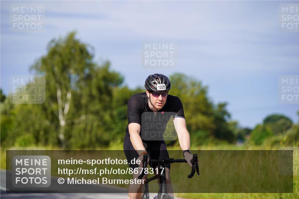 31.08.2025 - Elbe Triathlon Hamburg Michael Burmester http://msf.ph/oto/8678317 31.08.2025 10:34:07 Radfahren 874, 909, 1090, 1136, 1225 meine-sportfotos.de