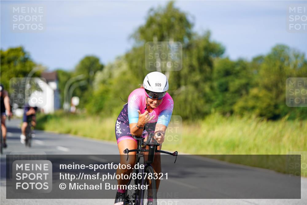 31.08.2025 - Elbe Triathlon Hamburg Michael Burmester http://msf.ph/oto/8678321 31.08.2025 10:34:11 Radfahren 909, 1033, 1090, 1136, 1190 meine-sportfotos.de