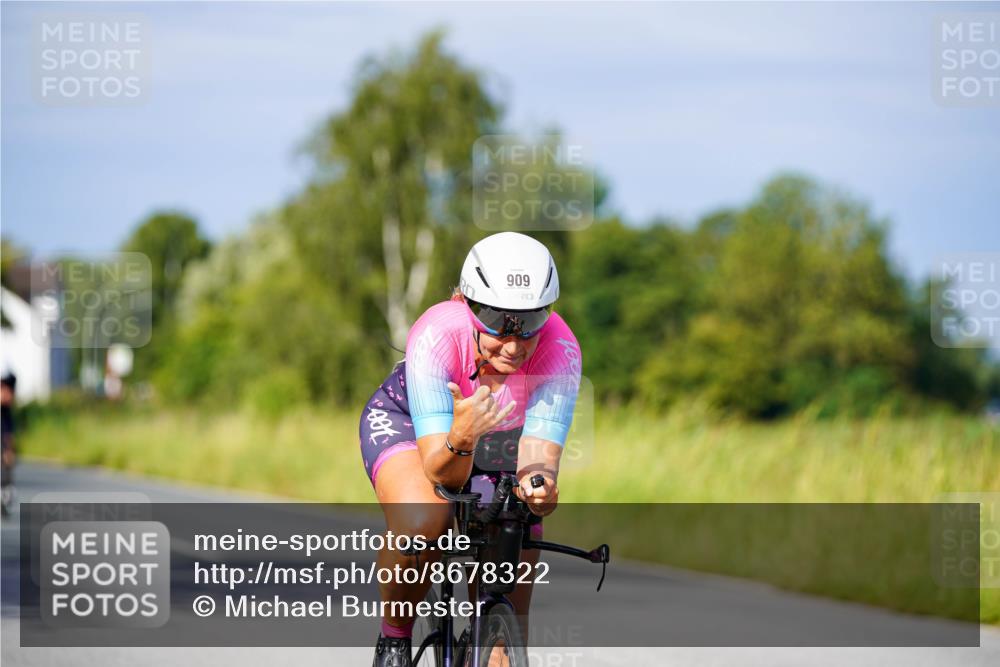 31.08.2025 - Elbe Triathlon Hamburg Michael Burmester http://msf.ph/oto/8678322 31.08.2025 10:34:11 Radfahren 909, 1033, 1090, 1136, 1190 meine-sportfotos.de
