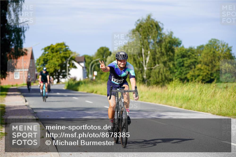 31.08.2025 - Elbe Triathlon Hamburg Michael Burmester http://msf.ph/oto/8678385 31.08.2025 10:34:58 Radfahren 901, 1045, 1205, 1220 meine-sportfotos.de