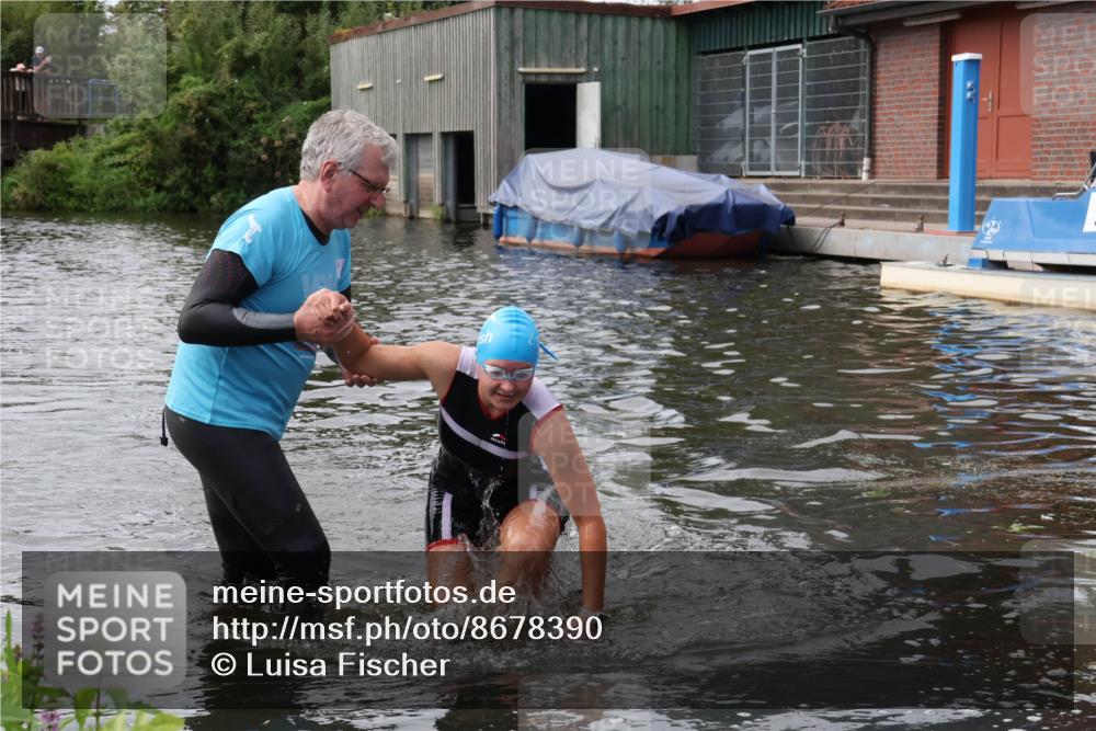 31.08.2025 - Elbe Triathlon Hamburg Luisa Fischer http://msf.ph/oto/8678390 31.08.2025 12:06:42 Schwimmen 1630 meine-sportfotos.de