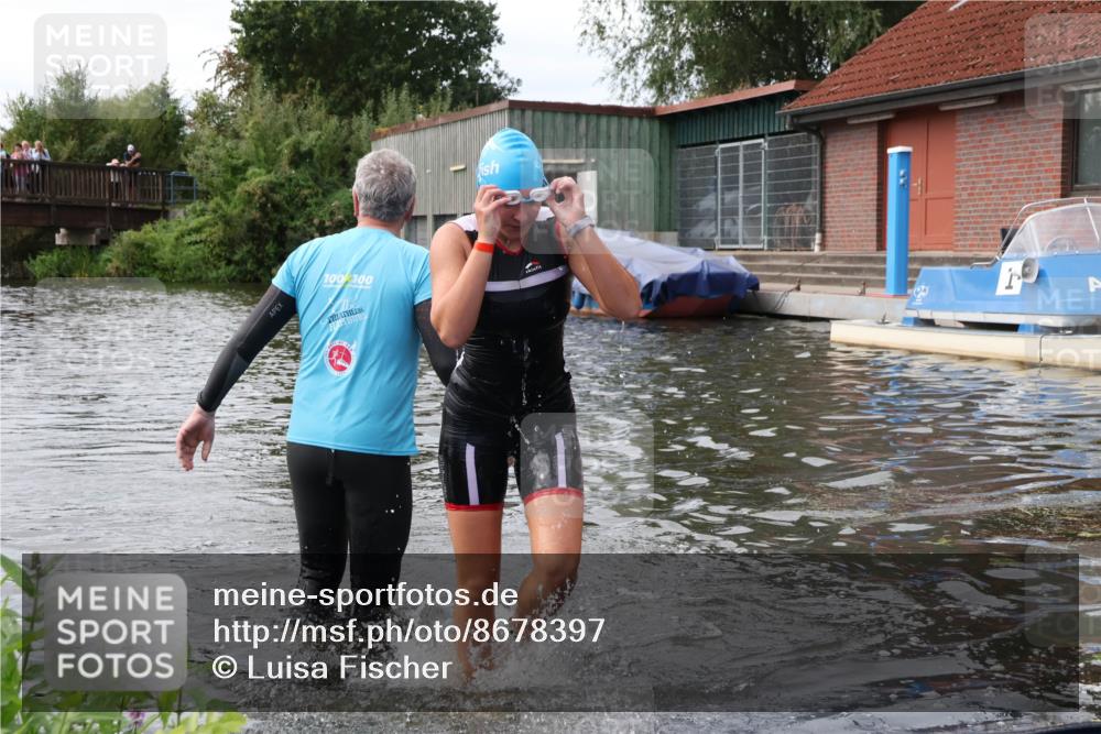 31.08.2025 - Elbe Triathlon Hamburg Luisa Fischer http://msf.ph/oto/8678397 31.08.2025 12:06:43 Schwimmen 1630 meine-sportfotos.de