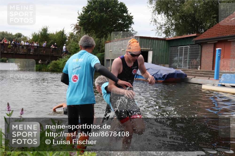 31.08.2025 - Elbe Triathlon Hamburg Luisa Fischer http://msf.ph/oto/8678408 31.08.2025 12:07:28 Schwimmen 1621, 1623, 1626 meine-sportfotos.de