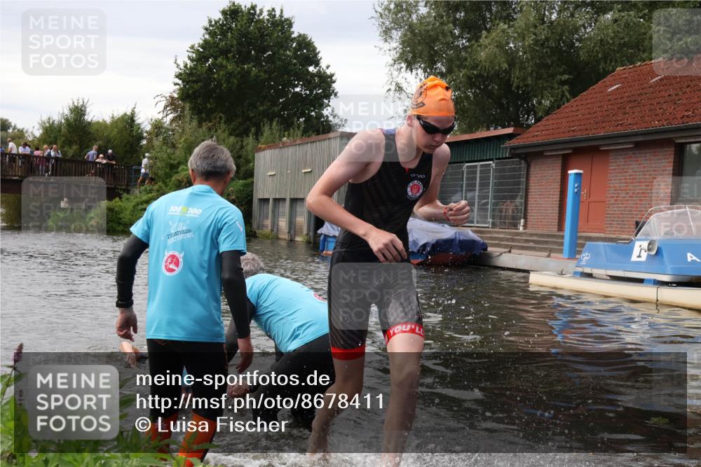31.08.2025 - Elbe Triathlon Hamburg Luisa Fischer http://msf.ph/oto/8678411 31.08.2025 12:07:29 Schwimmen 1621, 1623, 1626 meine-sportfotos.de