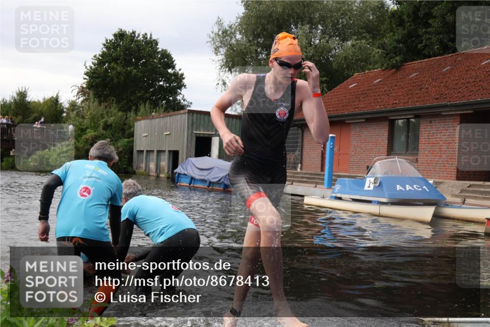 31.08.2025 - Elbe Triathlon Hamburg Luisa Fischer http://msf.ph/oto/8678413 31.08.2025 12:07:29 Schwimmen 1621, 1623, 1626 meine-sportfotos.de