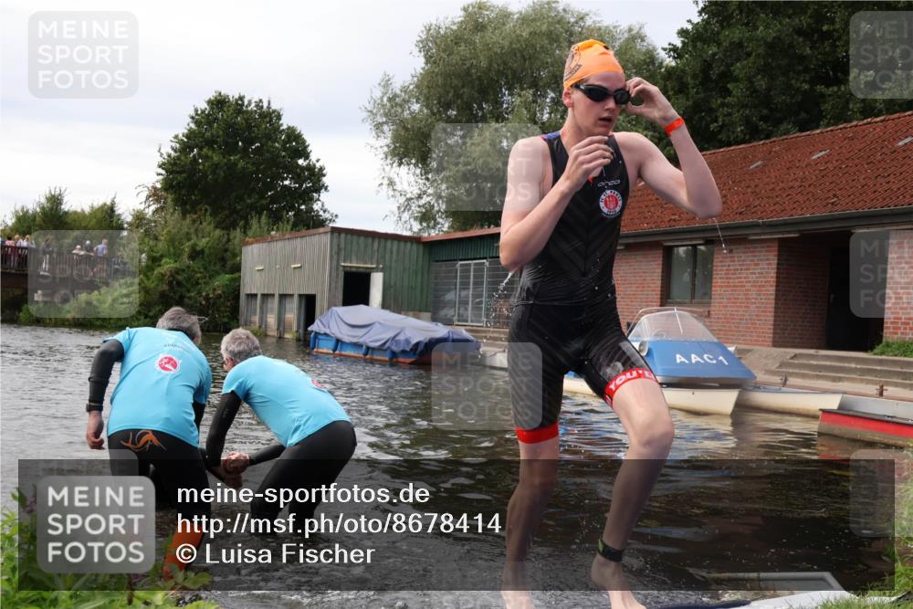 31.08.2025 - Elbe Triathlon Hamburg Luisa Fischer http://msf.ph/oto/8678414 31.08.2025 12:07:29 Schwimmen 1621, 1623, 1626 meine-sportfotos.de