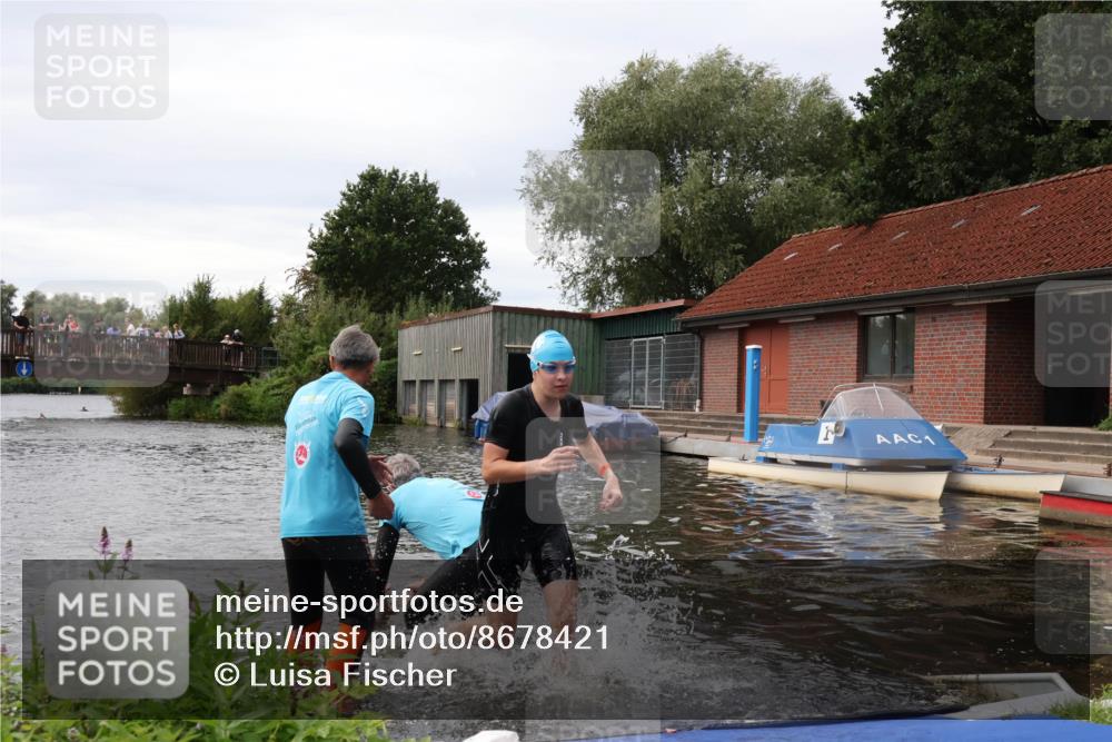 31.08.2025 - Elbe Triathlon Hamburg Luisa Fischer http://msf.ph/oto/8678421 31.08.2025 12:07:31 Schwimmen 1621, 1623, 1626 meine-sportfotos.de