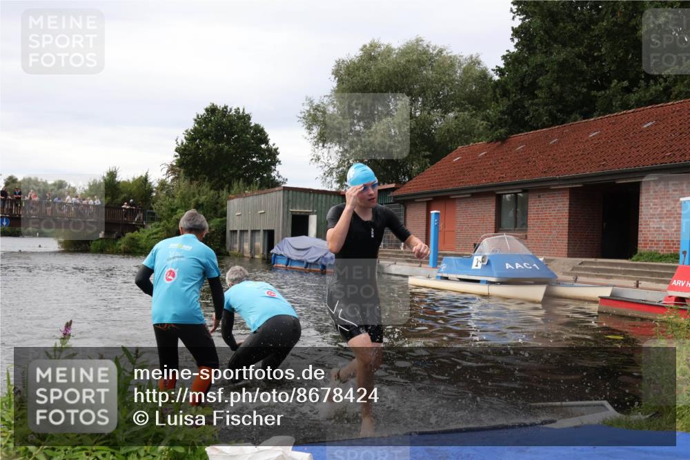 31.08.2025 - Elbe Triathlon Hamburg Luisa Fischer http://msf.ph/oto/8678424 31.08.2025 12:07:31 Schwimmen 1621, 1623, 1626 meine-sportfotos.de