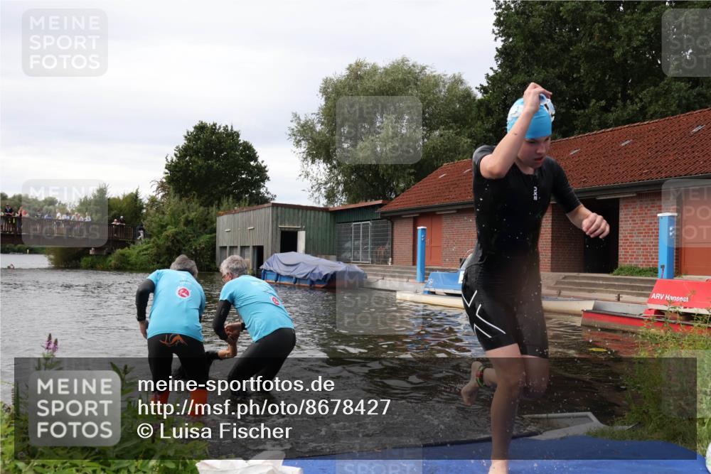 31.08.2025 - Elbe Triathlon Hamburg Luisa Fischer http://msf.ph/oto/8678427 31.08.2025 12:07:32 Schwimmen 1621, 1623, 1626 meine-sportfotos.de