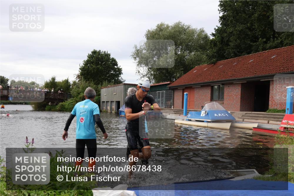 31.08.2025 - Elbe Triathlon Hamburg Luisa Fischer http://msf.ph/oto/8678438 31.08.2025 12:07:34 Schwimmen 1621, 1623, 1626 meine-sportfotos.de