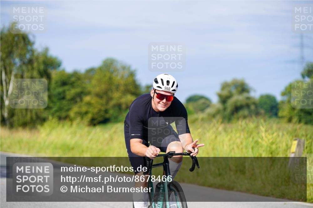 31.08.2025 - Elbe Triathlon Hamburg Michael Burmester http://msf.ph/oto/8678466 31.08.2025 10:35:19 Radfahren 856, 960 meine-sportfotos.de