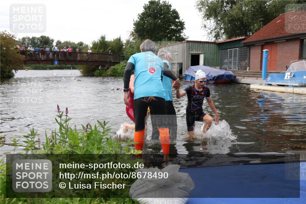 31.08.2025 - Elbe Triathlon Hamburg Luisa Fischer http://msf.ph/oto/8678490 31.08.2025 12:21:45 Schwimmen 1650, 1662 meine-sportfotos.de