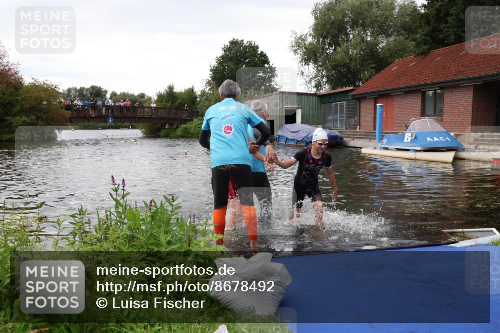 31.08.2025 - Elbe Triathlon Hamburg Luisa Fischer http://msf.ph/oto/8678492 31.08.2025 12:21:45 Schwimmen 1650, 1662 meine-sportfotos.de