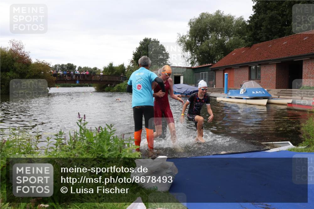 31.08.2025 - Elbe Triathlon Hamburg Luisa Fischer http://msf.ph/oto/8678493 31.08.2025 12:21:46 Schwimmen 1650, 1662 meine-sportfotos.de